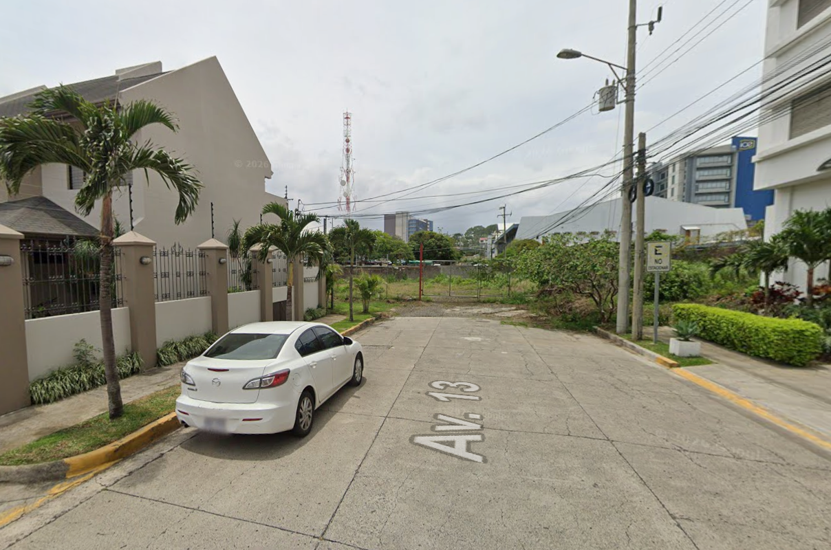 Vista desde Avenida 13, acceso al terreno LA ELE